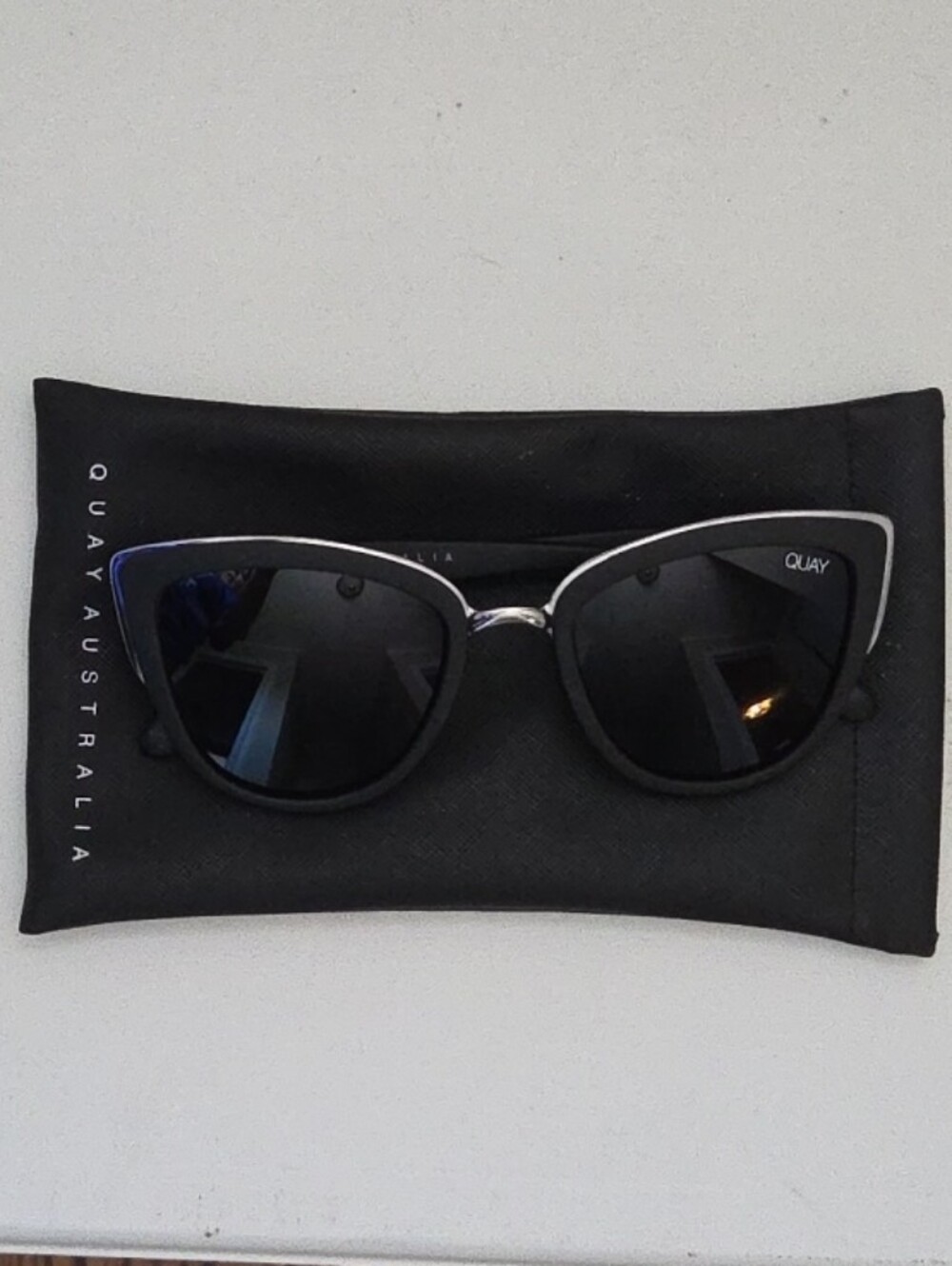 Quay Australia Black Round Metal-Trim Sunglasses My Girl 126
